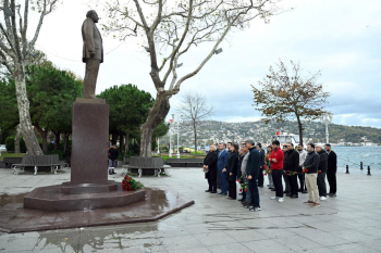 İstanbul sərgisinə qatılan Azərbaycan nümayəndə heyəti Heydər Əliyevin abidəsini ziyarət edib