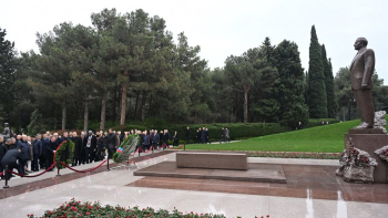 Beynəlxalq Parlament Konfransının iştirakçıları Fəxri xiyabanı ziyarət ediblər