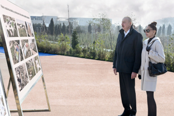 Prezident İlham Əliyev Bakıda metronun “Gənclik” stansiyasının yaxınlığında yaradılan yeni parkın açılışında iştirak edib