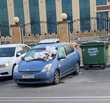 Bakıda maşını düzgün park etməyən sürücünü sakinlər cəzalandırdılar - FOTO