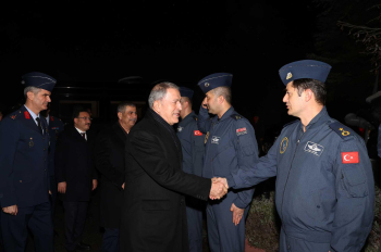 Zakir Həsənov Hulusi Akarla birlikdə Ukraynadan Türkiyəyə qayıdan pilotlarla görüşüb