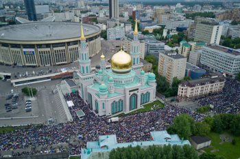 Moskvada 100 mindən çox müsəlmanın iştirakı ilə bayram namazı qılınıb