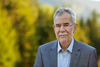 Aleksander Van der Bellen yenidən Avstriya Prezidenti seçilib