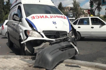 Azərbaycanda ambulans aşıb: Ölən və yaralılar var