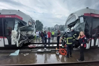 Türkiyədə iki tramvay toqquşub, yaralılar var - FOTO