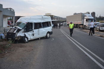 Türkiyədə mikoravtobusla TIR toqquşub, 21 nəfər yaralanıb