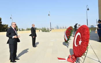 Ərdoğan Şəhidlər xiyabanını və Türk şəhidliyini ziyarət edib