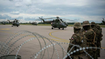 Polşa Belarusla sərhədə döyüş helikopterlərini yerləşdirib